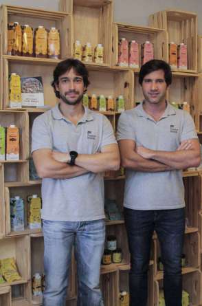 Rodrigo e Felipe Carvalho apresentam mais um produto da marca A Tal da Castanha