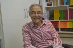 Uma das lideranças do movimento da Reforma Sanitária Brasileira, Jairnilson Silva Paim  é autor de livros sobre política de saúde, planejamento em saúde, reforma sanitária e Sistema Único de Saúde 
