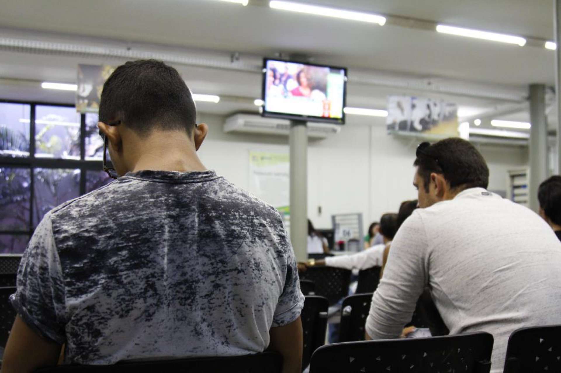 ￼DESEMPREGO atinge a juventude em massa (Foto: Aurélio Alves)