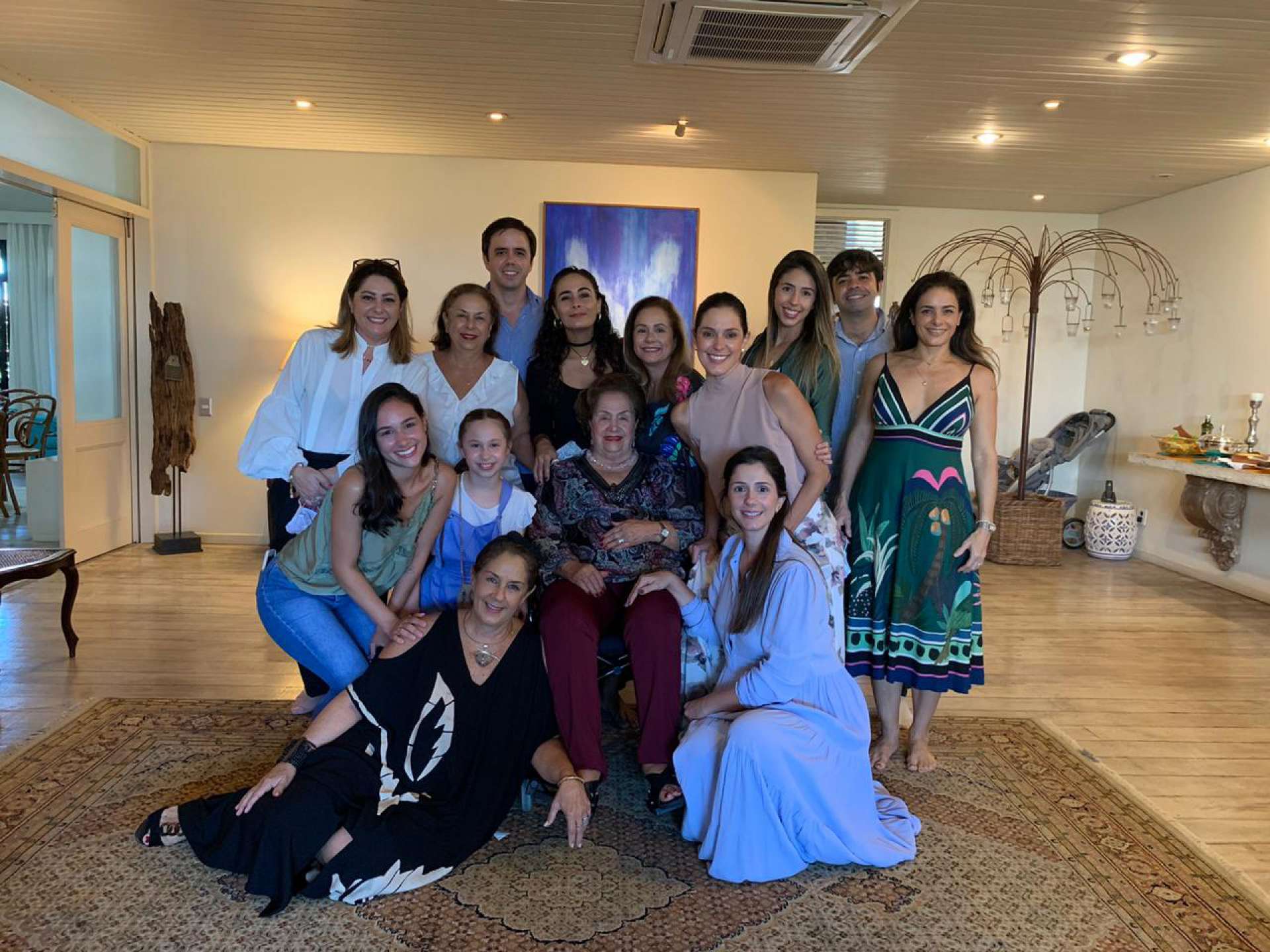 Beatriz Philomeno Gomes com as filhas e netos  (Foto: divulgação)