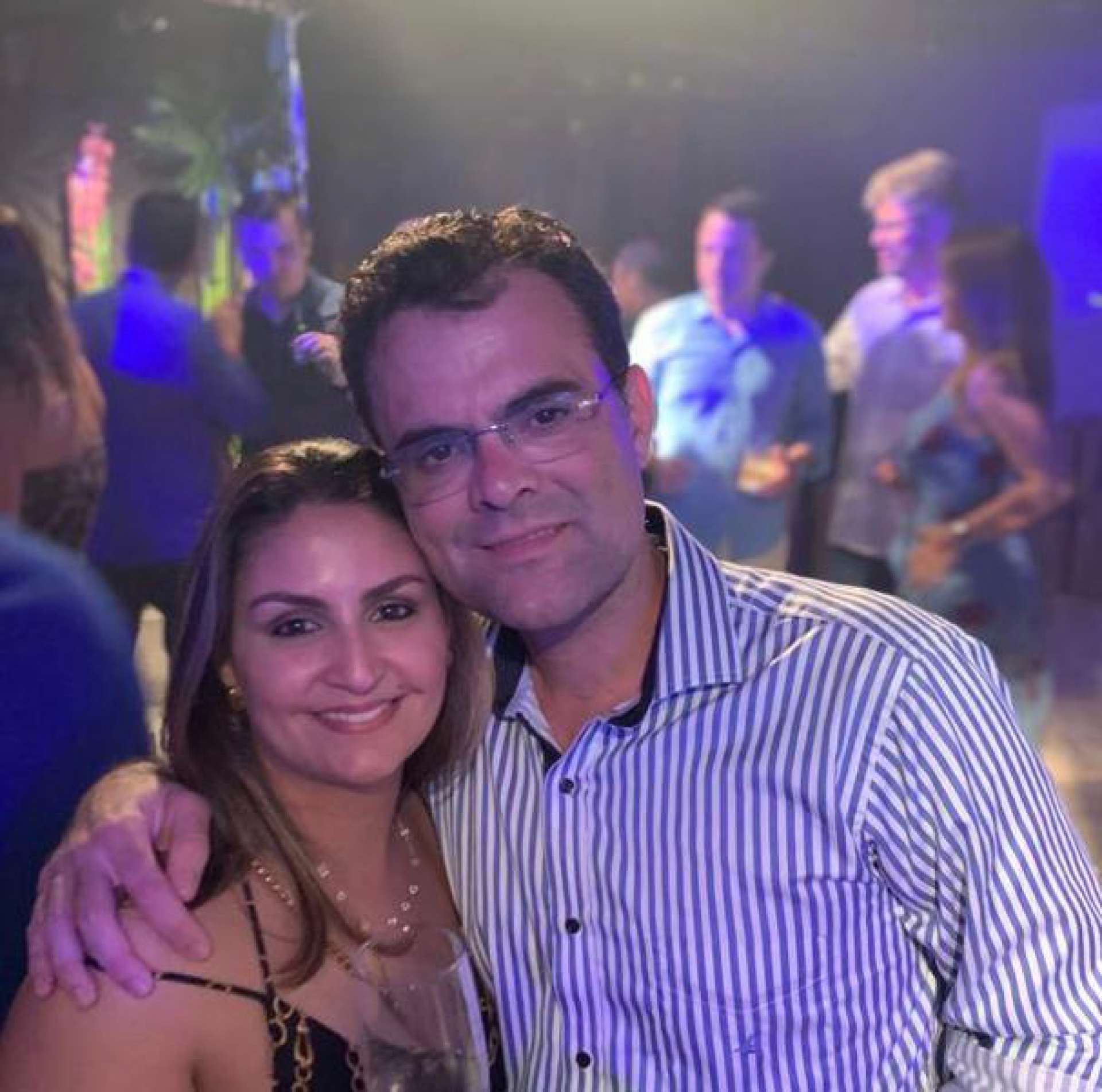 Joyous.Rodrigo Costa e Fernanda expedem convites para o cortafitas do novos bureaus de advocacia e corretagem (Foto: divulgação)