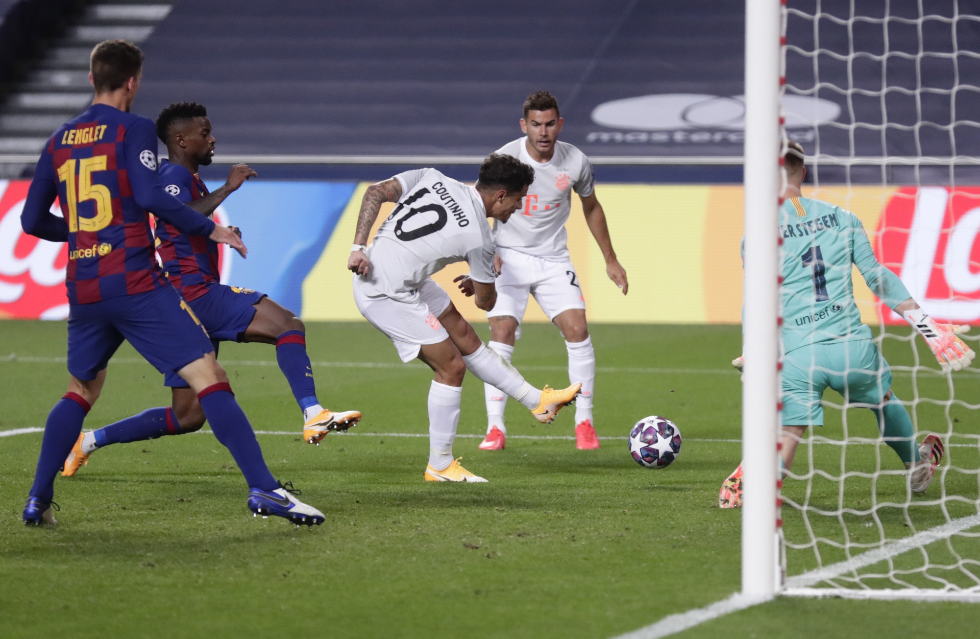 BAYERN aplicou goleada histórica por 8 a 2 no Barcelona
 (Foto: Manu Fernandez / POOL / AFP)