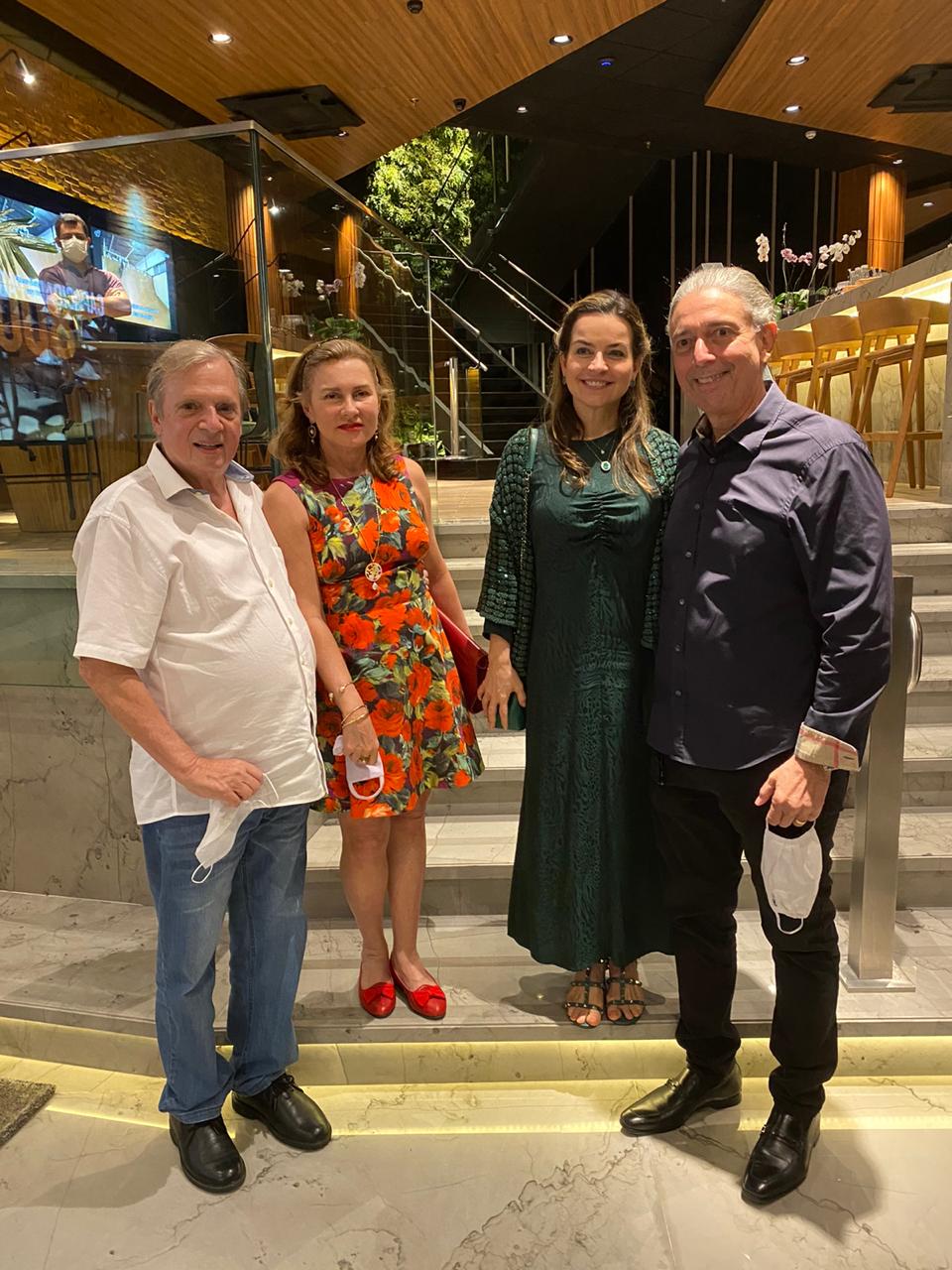 Tasso Jereissati e Renata, Daniela e Afrânio Barreira  (Foto: Divulgação)