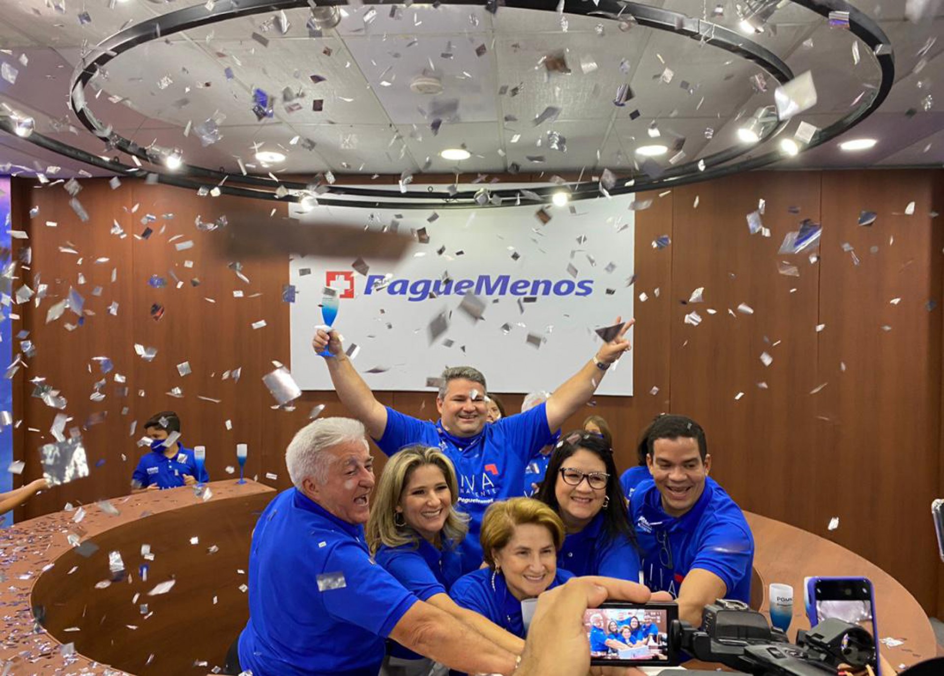 Deusmar Queirós, Patriciana, Auricélia, Rosilândia, Kaká e Mário. Festa pela entrada na Bolsa  (Foto: Divulgação )