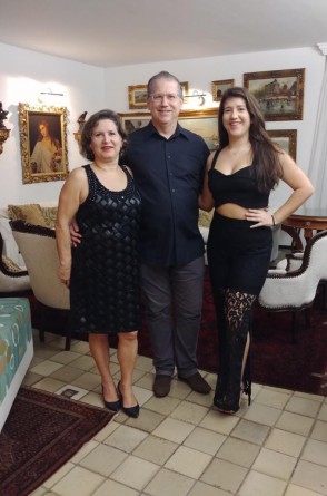 Marcela, a futura médica de Marciane e Luiz Dias, comemorou a chegada de seu aniversário com grupo de amigos.