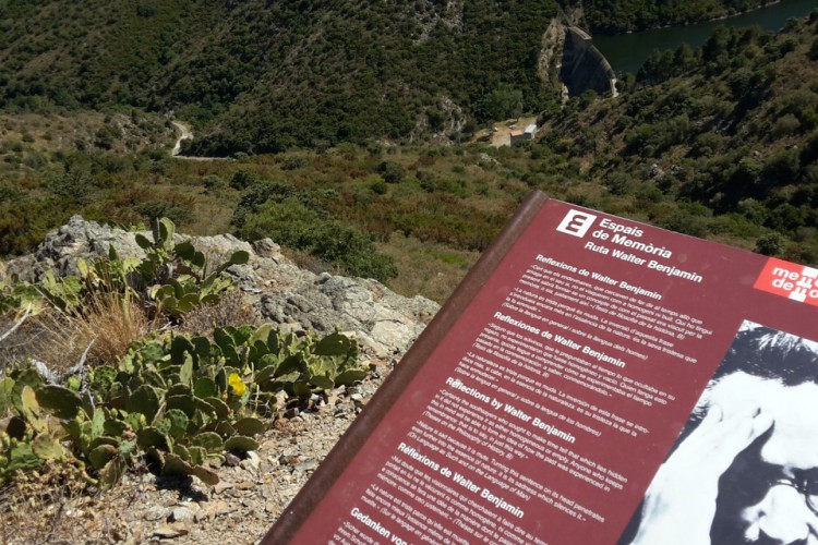 Memorial a Walter Benjamin na cidade de Portbou, na Espanha(Foto: Gunter Karl Pressler )