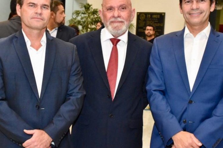 Cândido Pinheiro Koren de Lima entre os filhos Jorge e Cândido Pinheiro Jr. Os três mais ricos do Estado