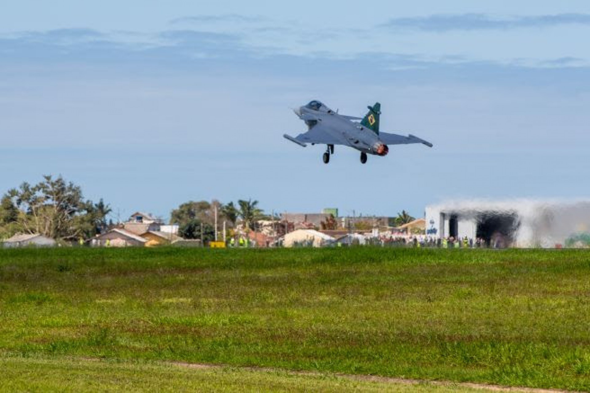 Os caças brasileiros Gripen E/F são desenvolvidos e produzidos em colaboração com técnicos e engenheiros brasileiros