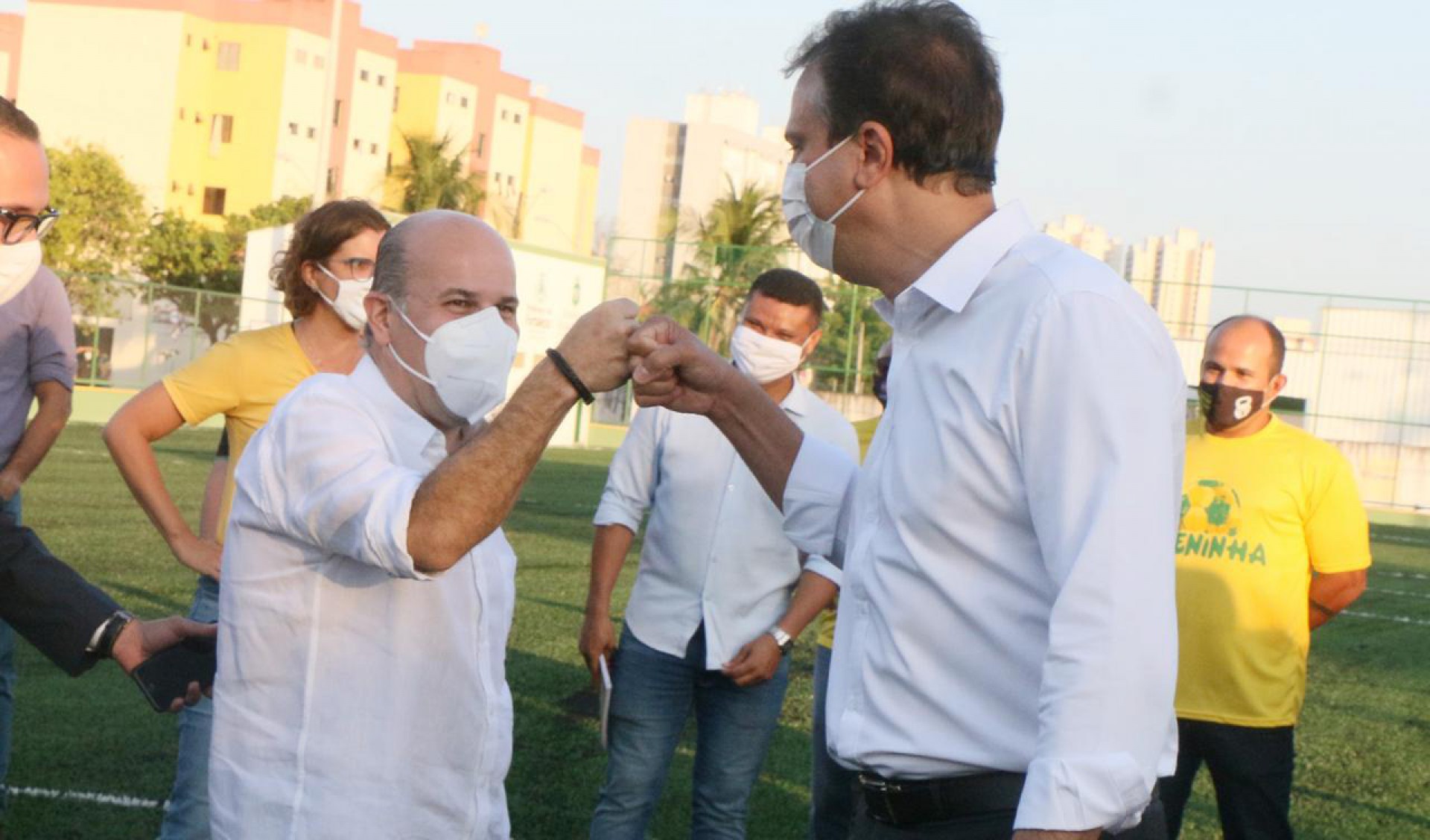 Roberto Cláudio e Camilo Santana em inauguração de areninha em Fortaleza. (Foto: Divulgação)