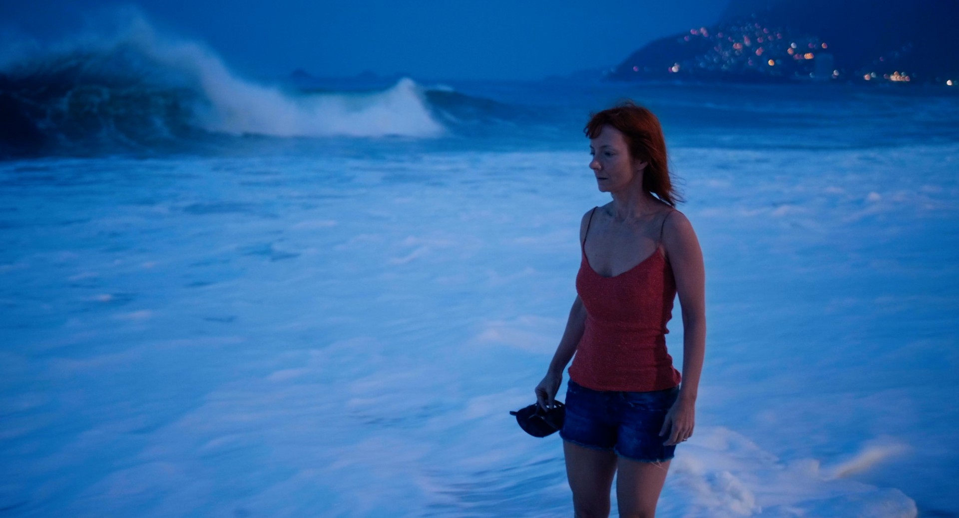 A diretora Djin Sganzerla interpreta Hannah e Ana (na foto) em 'Mulher Oceano' (Foto: fotos André Guerreiro Lopes / divulgação)