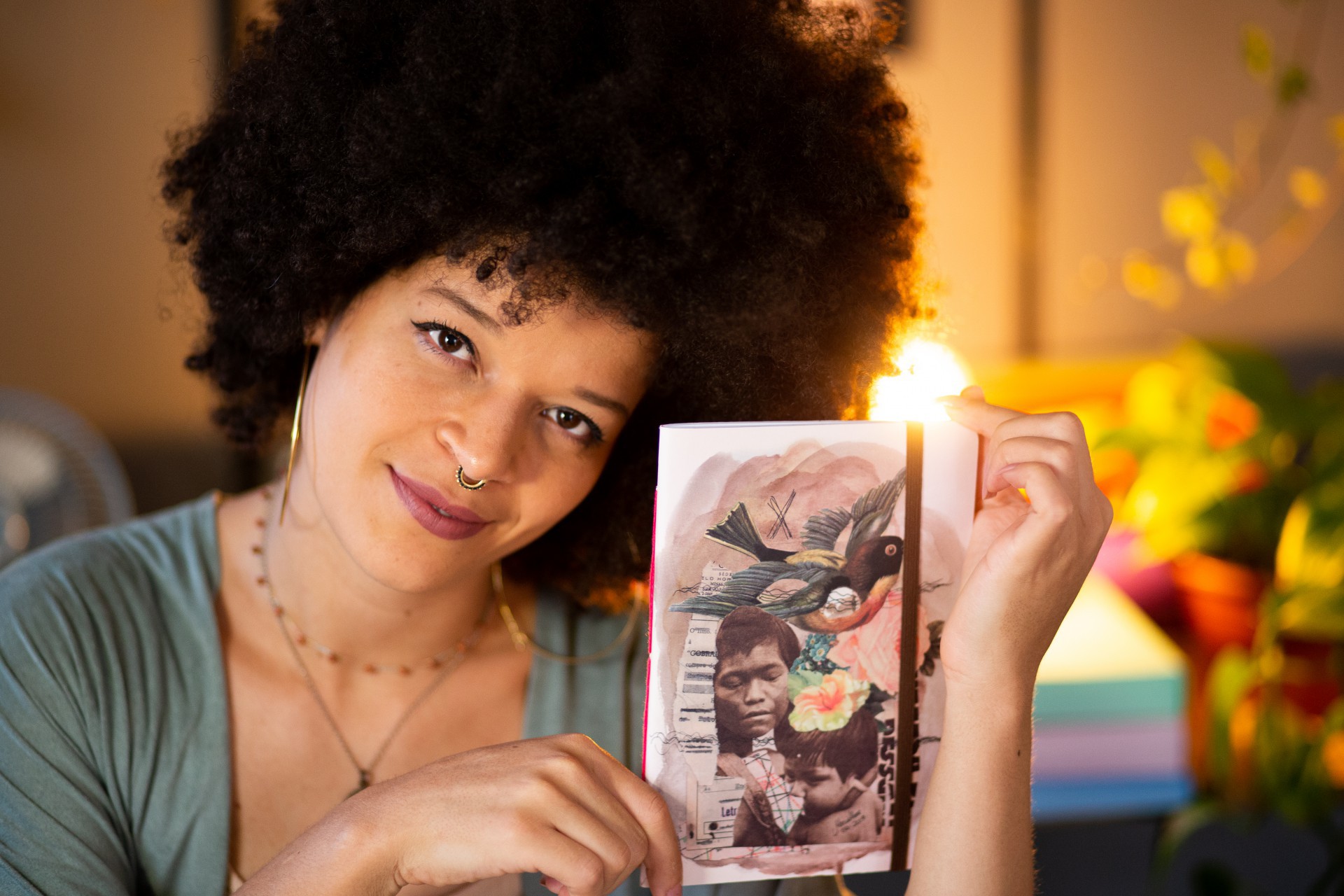 Designer e colagista, Maria Rosa cria artes com representação de mulheres, em especial mulheres pretas, que marcaram a História (Foto: Divulgação/Chapati Imagens)