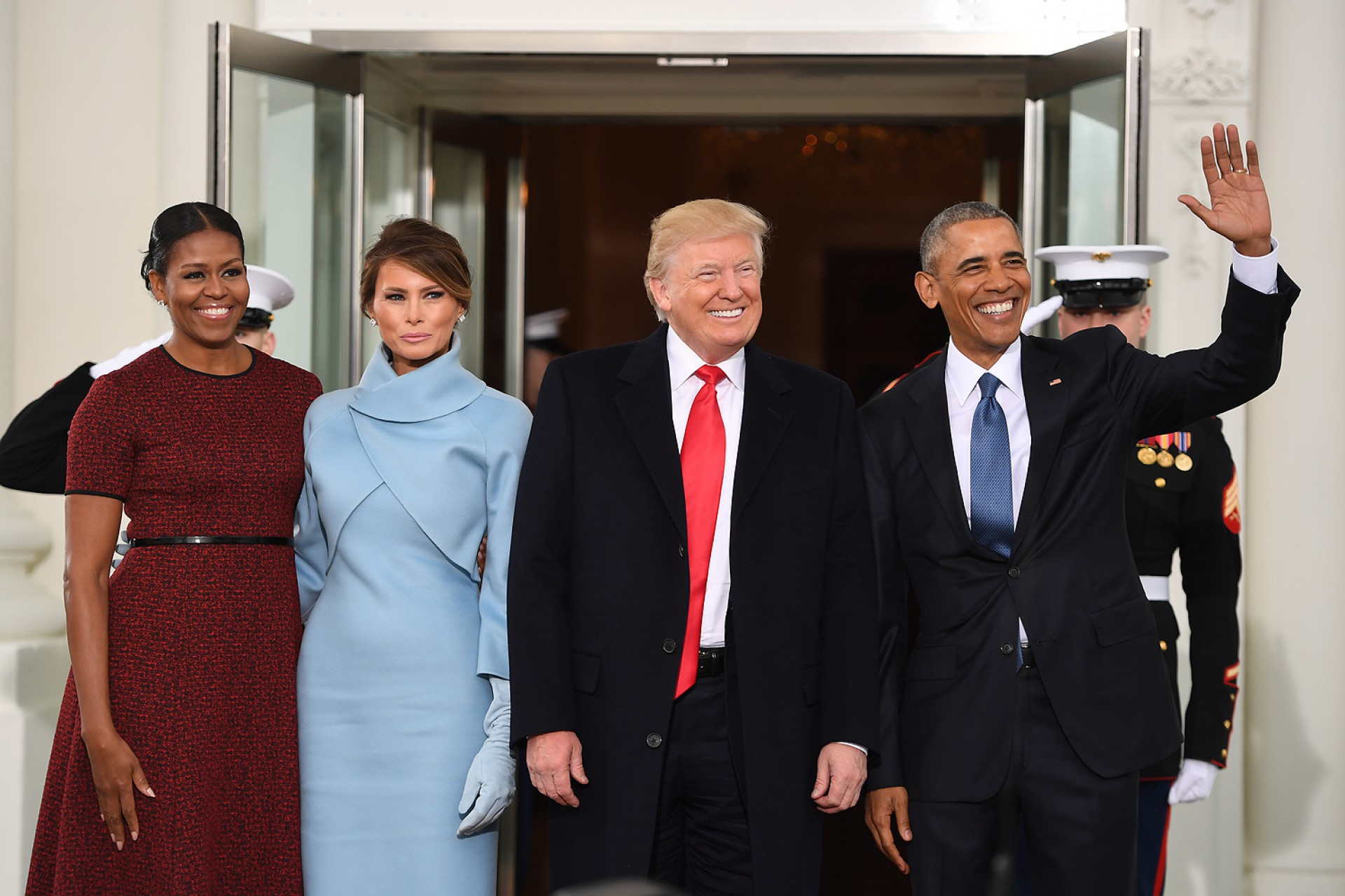 Michele e Barack Obama e Melania e Donald Trump antes da cerimônia de posse do republicano (Foto: JIM WATSON/ AFP)