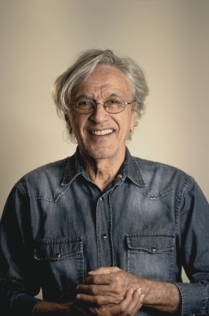 Caetano Veloso apresenta live no dia 19 de dezembro