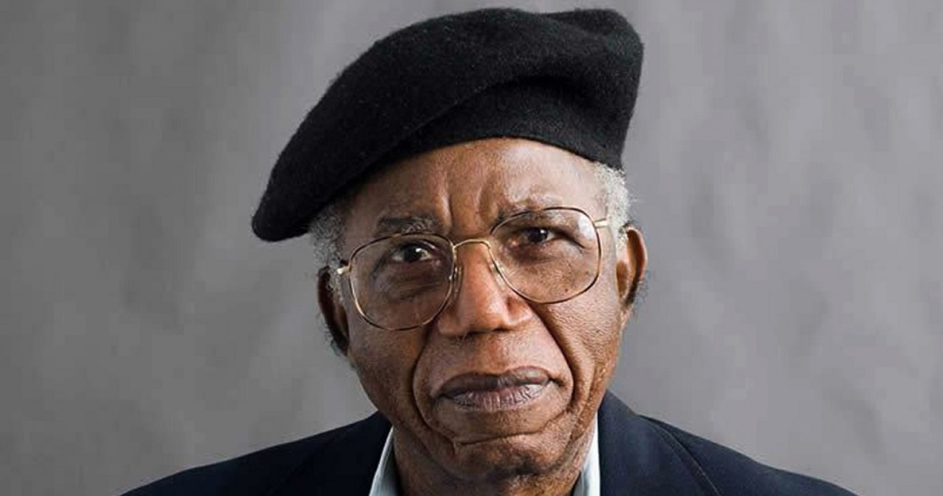 Chinua Achebe, considerado o pai da literatura nigeriana moderna (Foto: Divulgação)