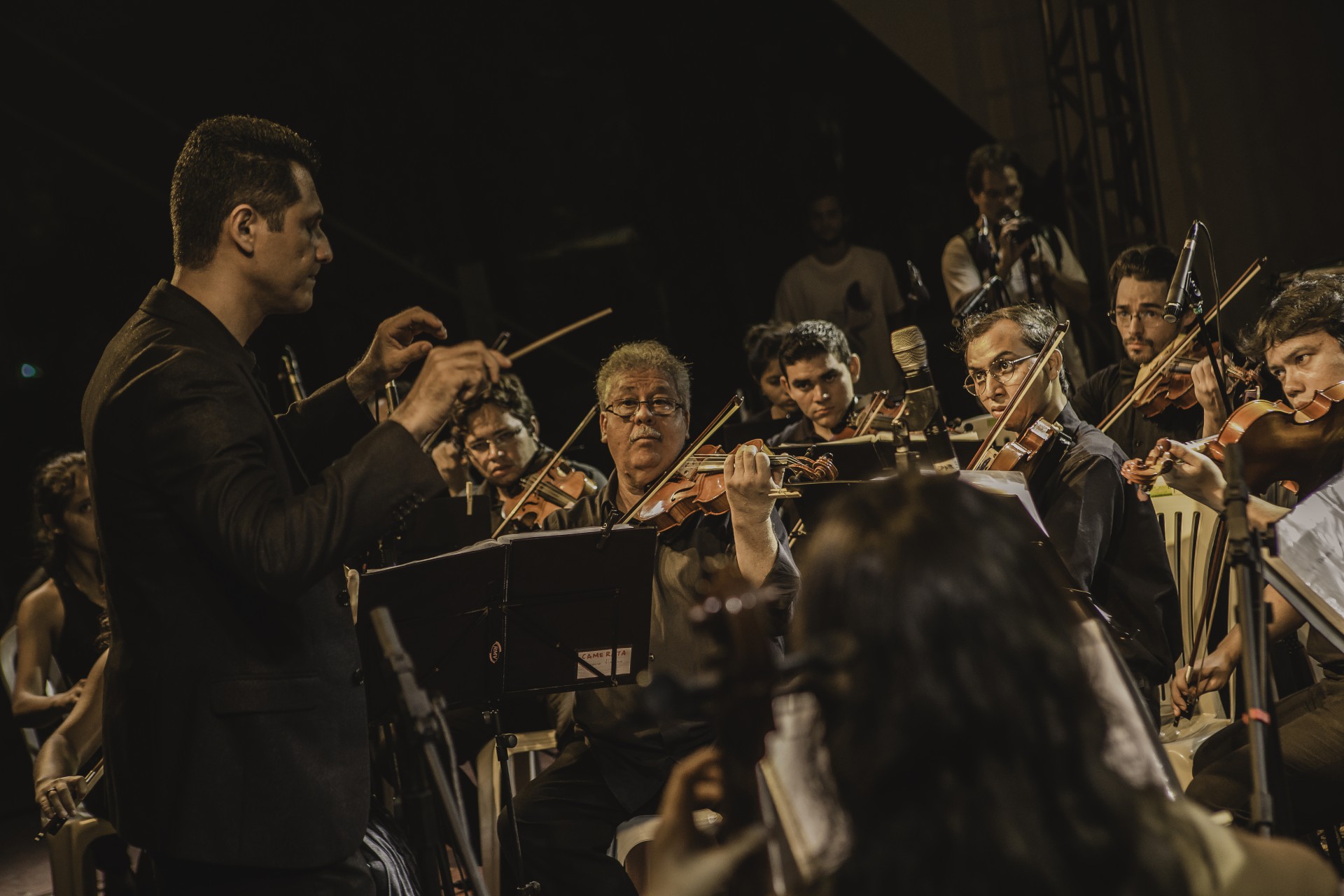 A Camerata de Cordas da Universidade Federal do Ceará (UFC) desenvolve repertório de música popular e erudita. (Foto: Éden Barbosa/Divulgação)