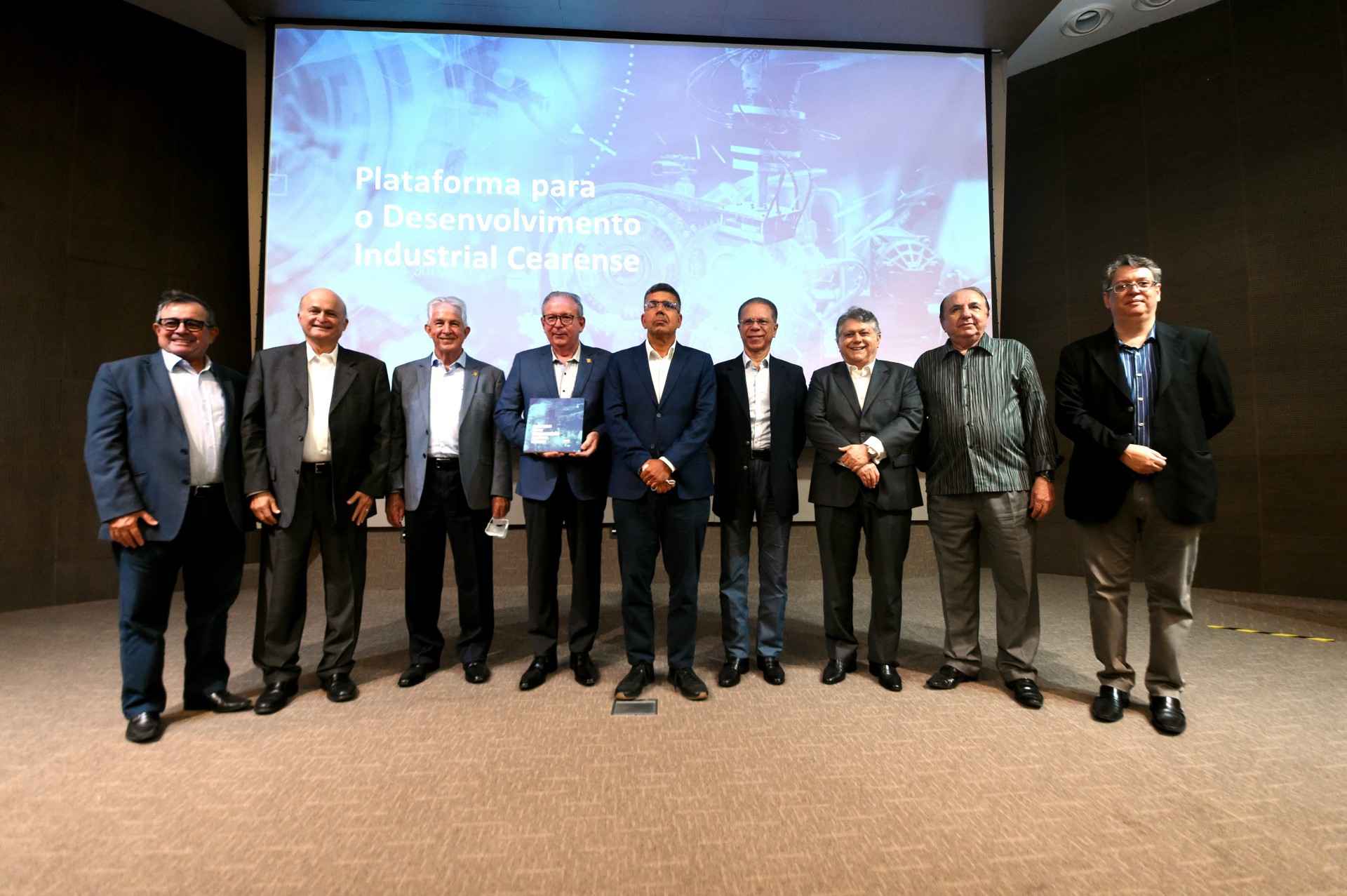 Luís Eduardo Fontenelle, Lauro Fiuza, Carlos Prado, Ricardo Cavalcante,  Lauro Chaves, Sérgio Melo, Alcântara Macêdo, Firmo de Castro e Célio Fernando (Foto: DIVULGAÇÃO FIEC )