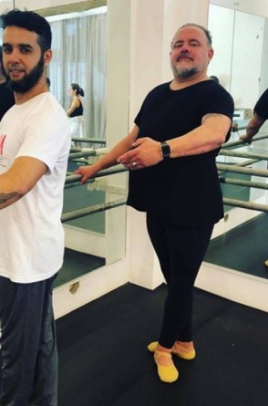 Léo Jaime na aula de balé