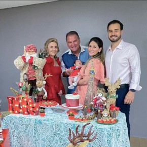 Graça e Jório da Escóssia com Nathália e Oswaldo Duarte no mêsversário da bebê Maria Thereza