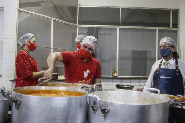 Ação Macarrão Amigo Fortaleza distribui alimentos desde o início da pandemia em bairros carentes da Capital