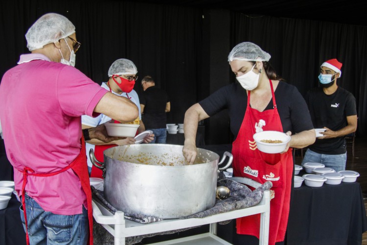 Ação Macarrão Amigo Fortaleza distribui alimentos desde o início da pandemia em bairros carentes da Capital