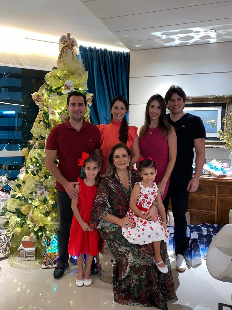 Paulo Eduardo Rolim e Sarinha com as filhas Maria Paula e Maria Cecília, Sarah Philomeno e Carol Philomeno e Ricardo Rios. (Foto: Divulgação)