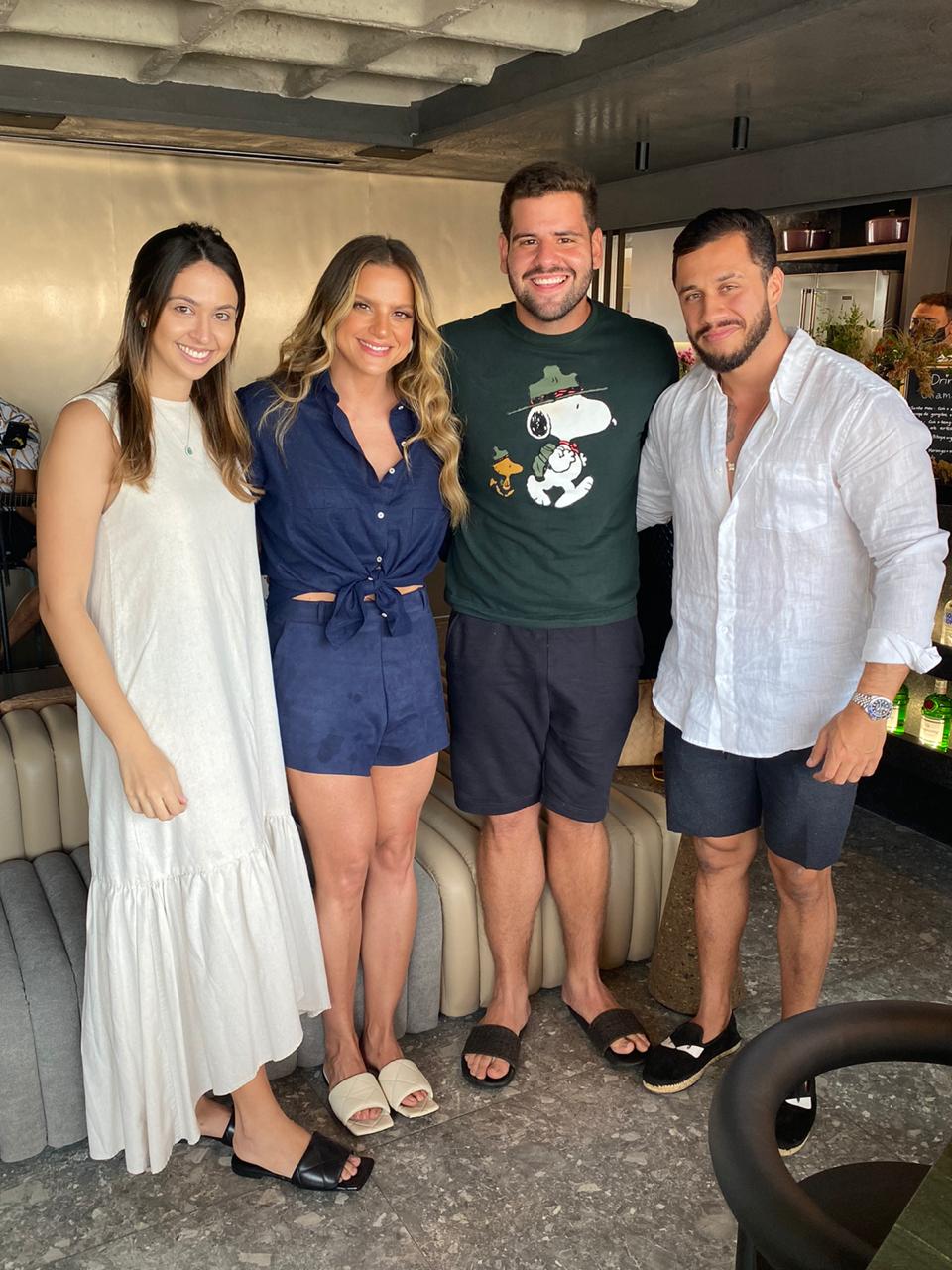 Fernanda Fernandes e Rodrigo Thomaz com anfitriões (Foto: divulgação)