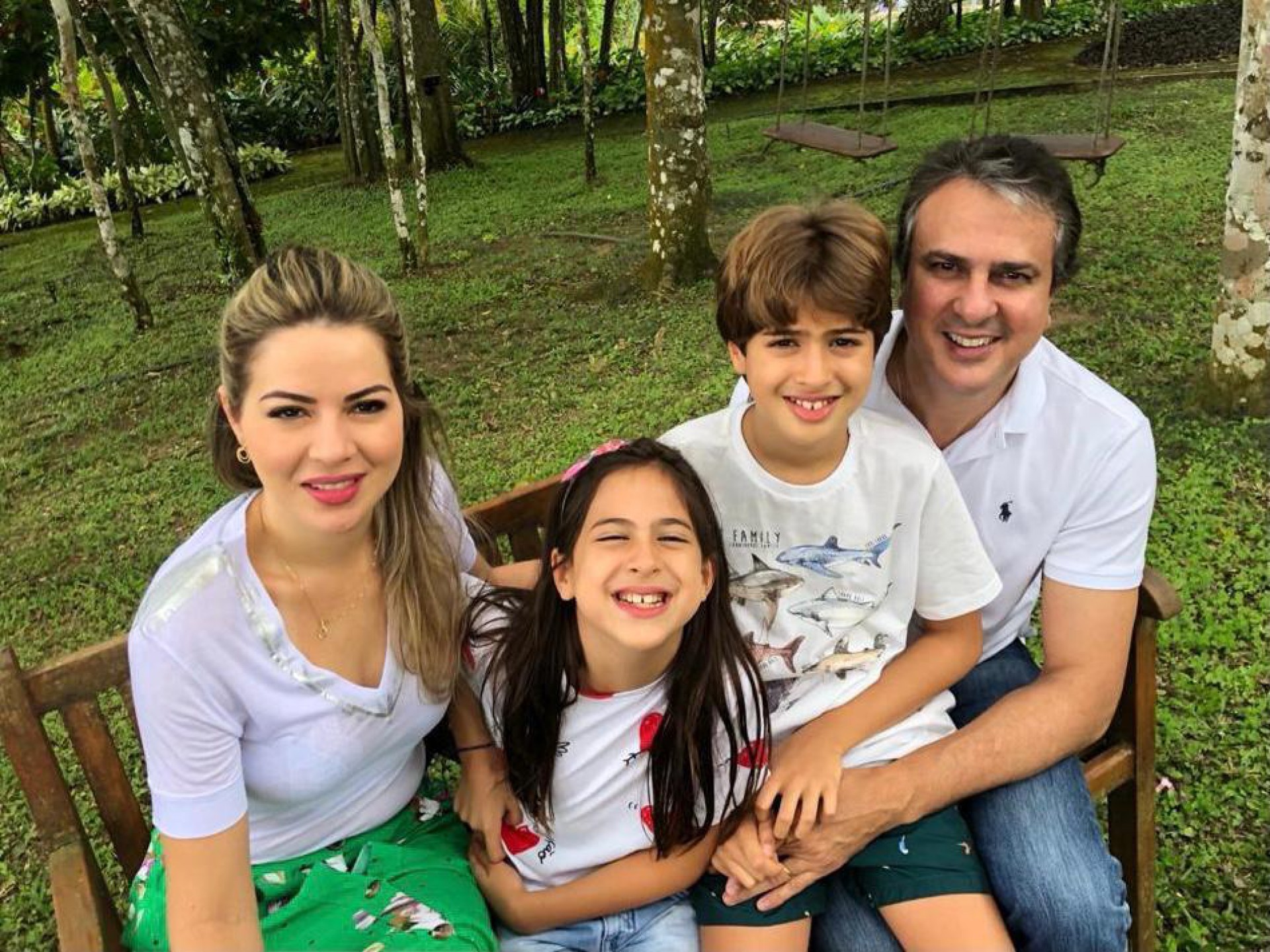 Onélia e Camilo Santana com os filhos Pedro e Luíza (Foto: divulgação)
