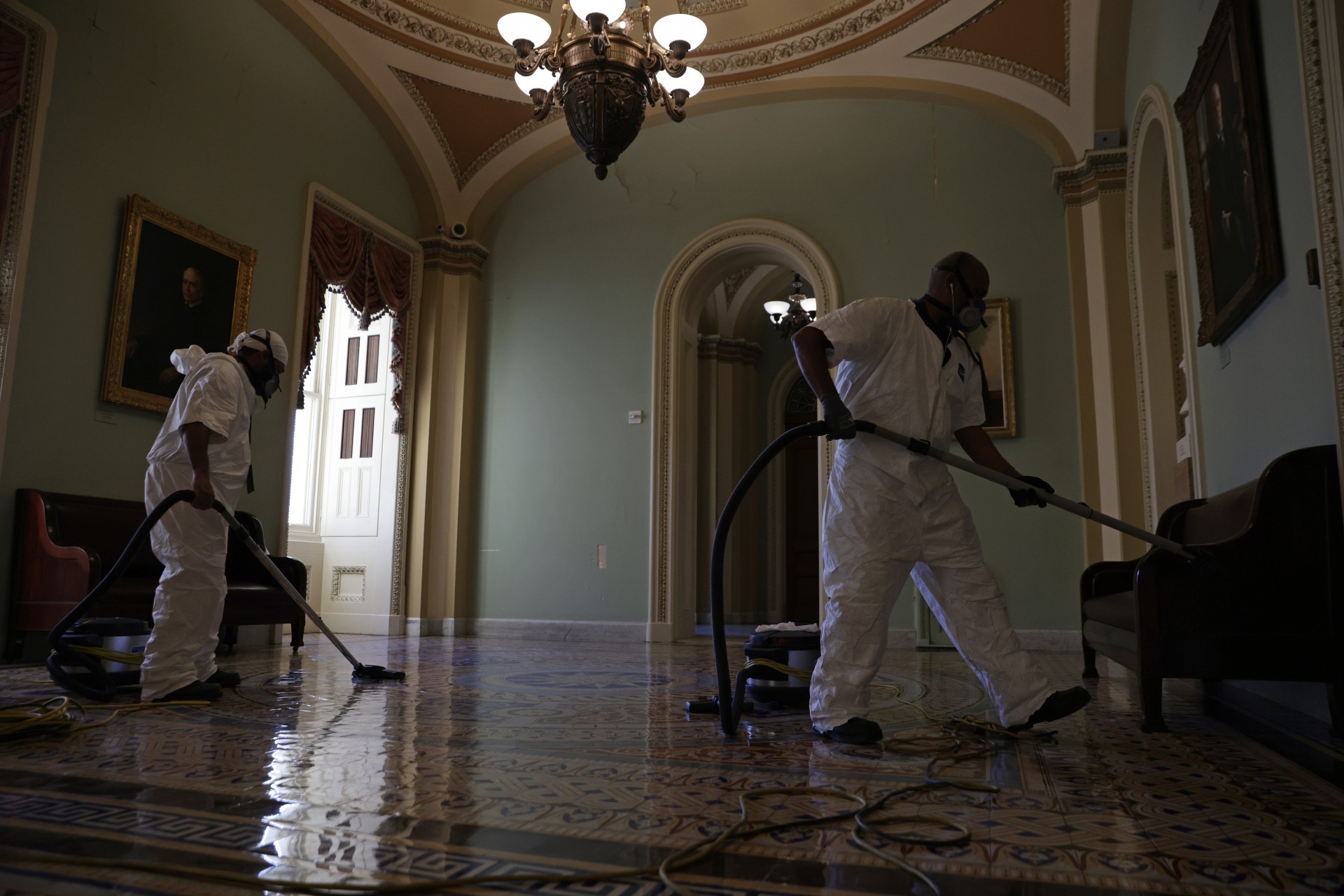 ￼CAPITÓLIO passou por processo de limpeza e desinfecção após ser invadido por extremistas pró-Trump (Foto: AFP)