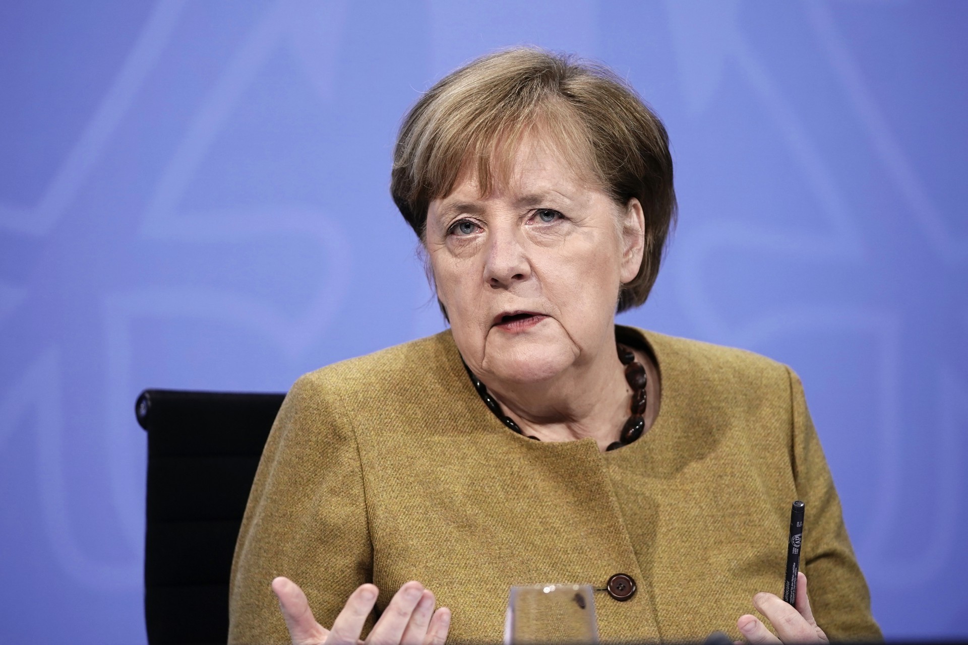 A chanceler alemã, Angela Merkel, foi uma das líderes que lançou questionamentos sobre o banimento nas redes (Foto de Michael Kappeler / POOL / AFP) (Foto: Michael Kappeler / POOL / AFP)