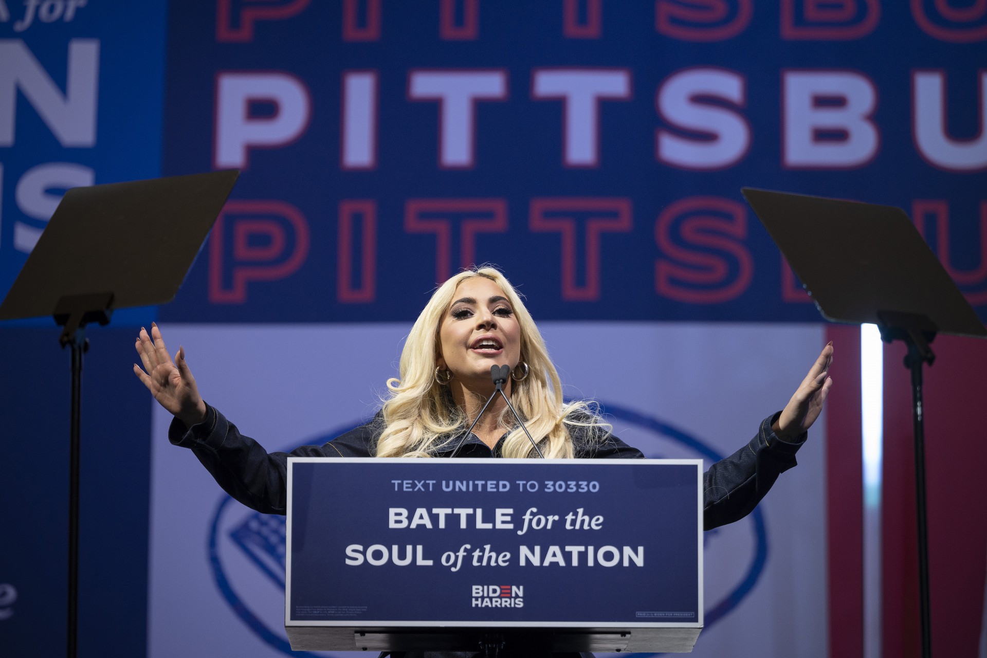 Apoiadora de Biden desde a campanha, Lady Gaga vai cantar o hino dos EUA na posse  (Foto:  JIM WATSON / AFP)