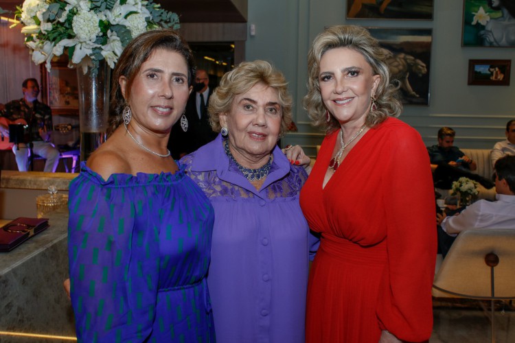 Empresária de sucesso Regina Dias Branco com suas queridas Consuelo (mãe) e Graça (irmã)(Foto: Arquivo Pessoal)