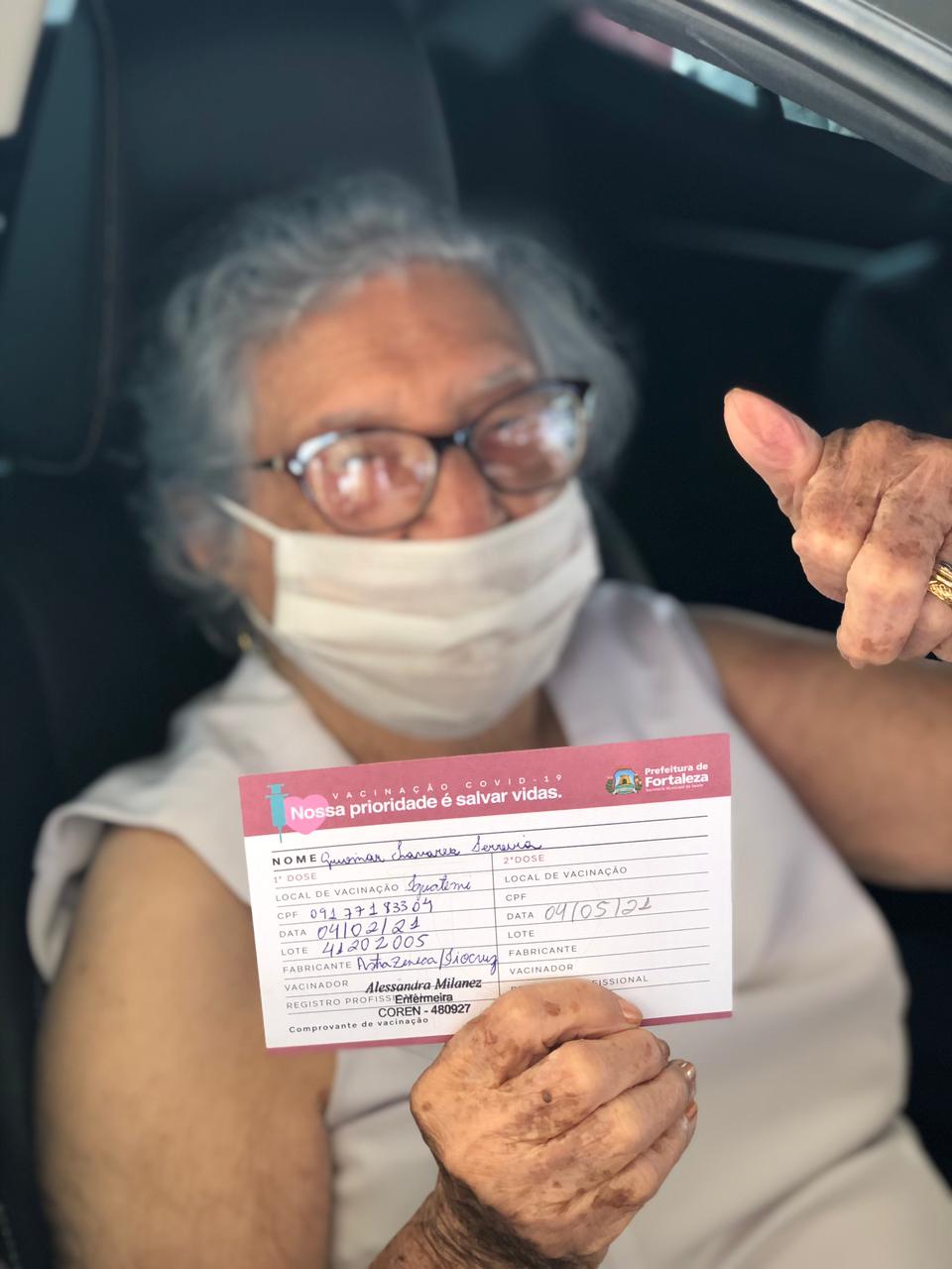 Guiomar Tavares Ferreira, 105 anos, tomou a primeira dose da vacina contra o coronavírus nesta quinta-feira (4) em Fortaleza (Foto: ÁLBUM DE FAMÍLIA)