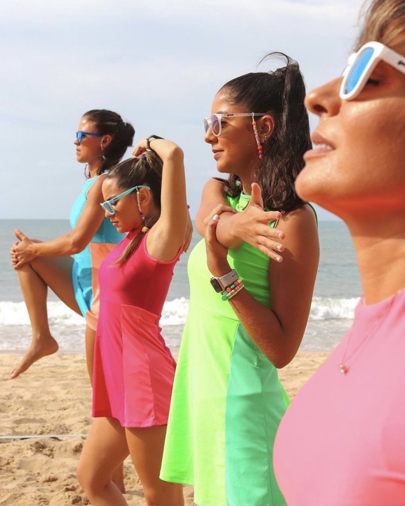 Rafaela Maia, Vini Ribeiro, Monique Proença e Marilia Câmera apresentam marca para a prática do beach tênis 