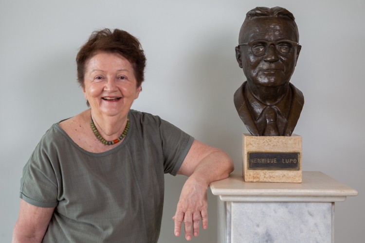 Liliana Aufiero, diretora Presidente da Lupo e neta do fundador Henrique Lupo, no busto.