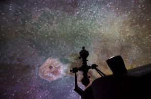 O Planetário Rubens de Azevedo promove programação em abril em celebração ao Dia da Astronomia