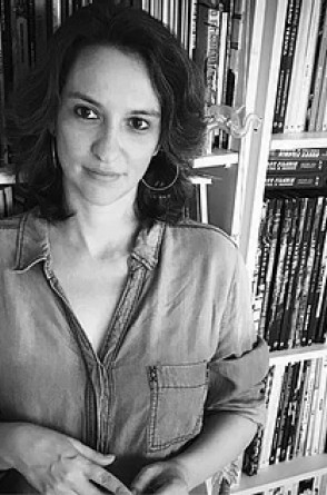 Carol Almeida é doutora em Comunicação pela UFPE, pesquisadora centrada no cinema contemporâneo brasileiro e integrante da equipe curatorial do Festival Olhar de Cinema