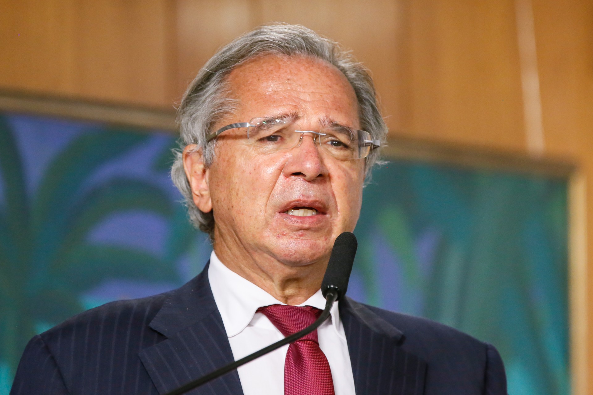 ￼GUEDES estava ao lado de Marcelo Queiroga, titular da Saúde, e não foi corrigido (Foto: Isac Nóbrega/Presidência da República)