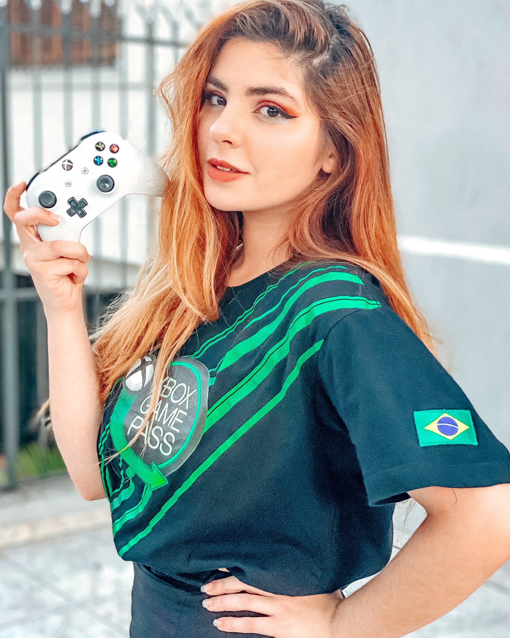 Isadora Basile foi demitida da Microsoft depois da pressão de de usuários de fóruns, plataformas e canais de jogadores, incomodados com a presença de uma mulher falando  sobre jogos(Foto: REPRODUÇÃO)