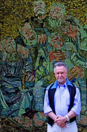 João Candido Portinar com a obra "Jesus entre os doutores" (2006-2008). Painel de mosaicos de 4,50 x 3,55 m. Produzido a partir da obra de Portinari pela oficina de mosaicos, pela artista Isabel Ruas.