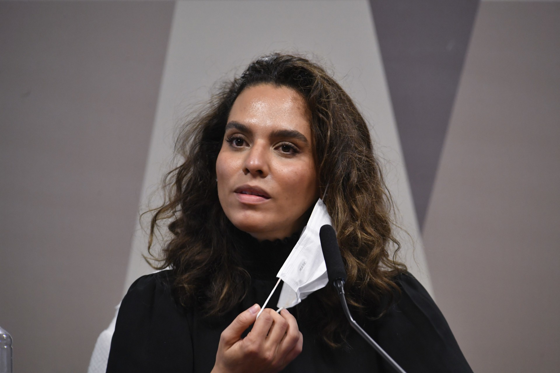 Médica Luana Araújo em depoimento na CPI da Covid-19.  (Foto: Leopoldo Silva/Agência Senado)