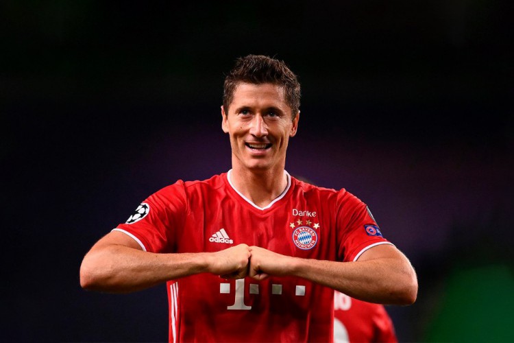 Robert Lewandowski: o polonês duas vezes o melhor do mundo(Foto: FRANCK FIFE / POOL / AFP)