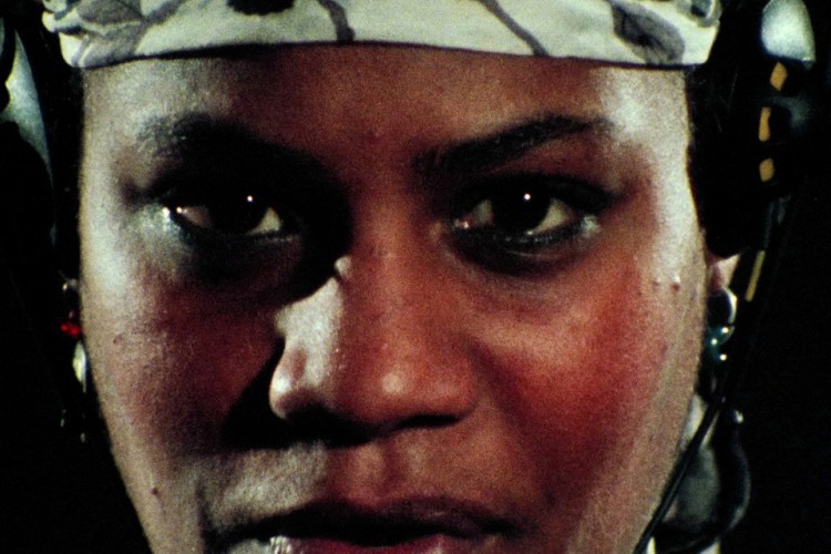 O filme de Lizzie Borden aposta na ficção científica para tratar de temas como feminismo e racismo
