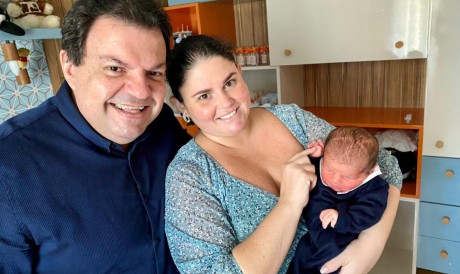 Fernando Férrer e Priscila com o bebê Lucas