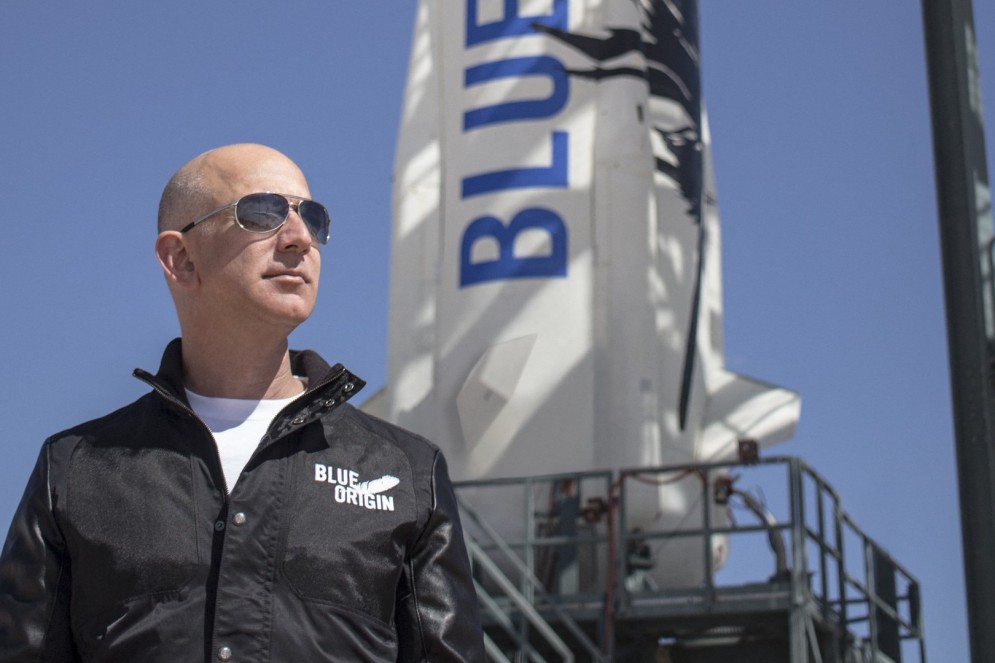  Jeff Bezos, fundador da Blue Origin, realiza agora em julho voo inaugural da empresa de turismo no espaço 