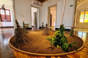 A instalação 'Assentamento', de Eliana Amorim