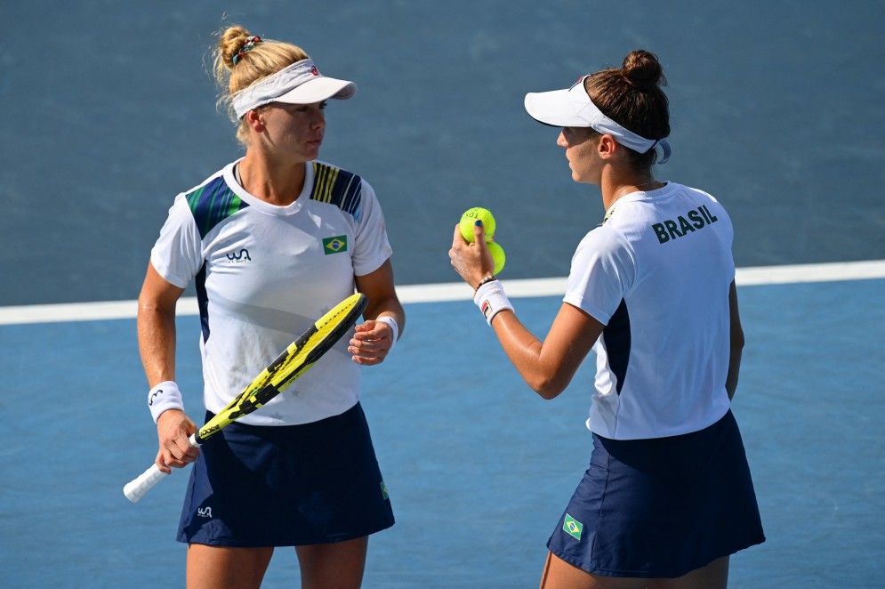 Luisa Stefani e Laura Pigossi bateram dupla russa e conquistaram medalha de bronze no tênis