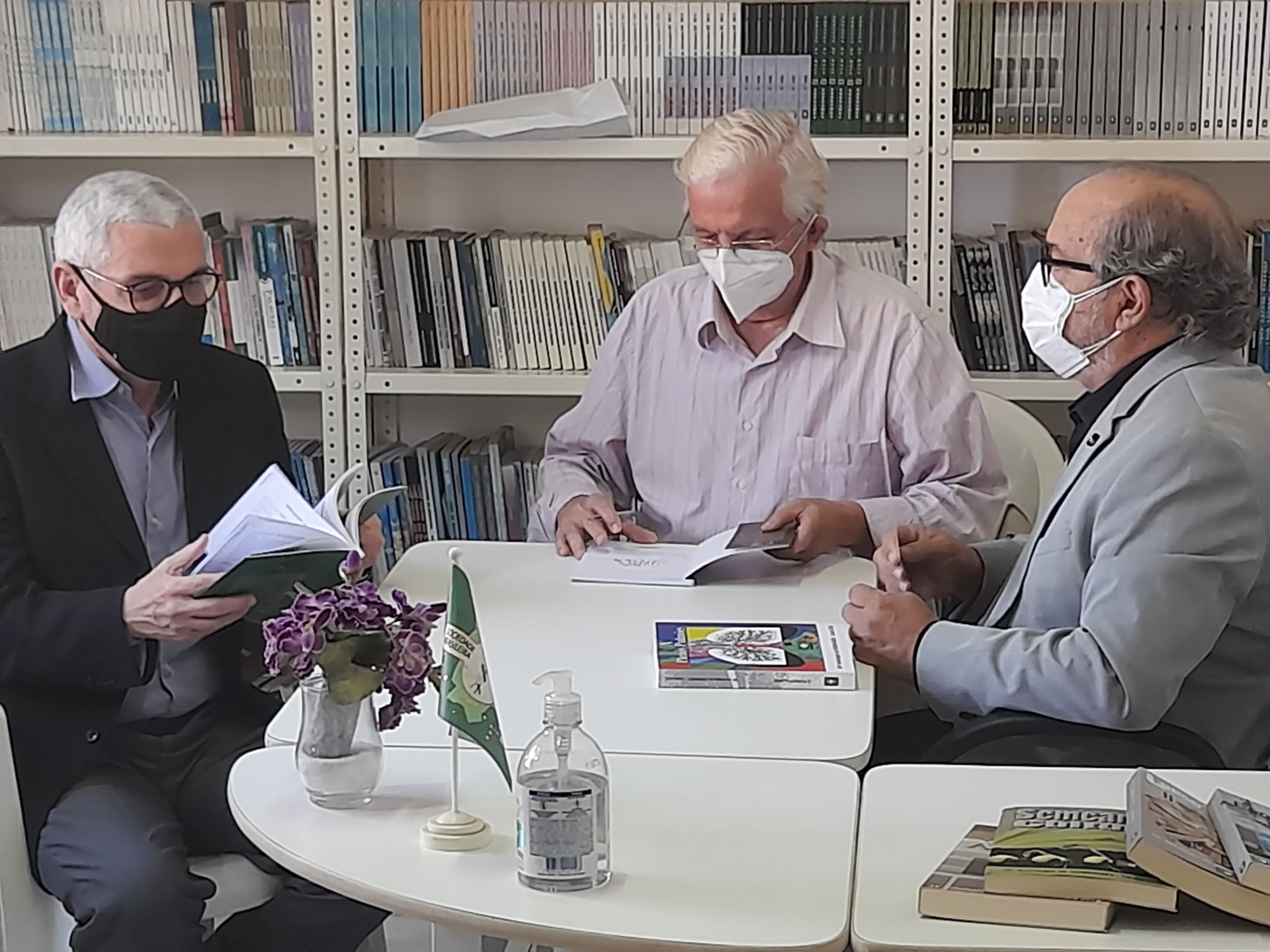 Walter Miranda, Manoel Fonseca e Arruda Bastos. Integrantes da Comissão Organizadora do XXVIII Congresso Brasileiro de Médicos Escritores