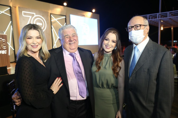 Fabiana Pimentel, Luiz Girão, Bruna Pimentel e Lúcio Alcântara
