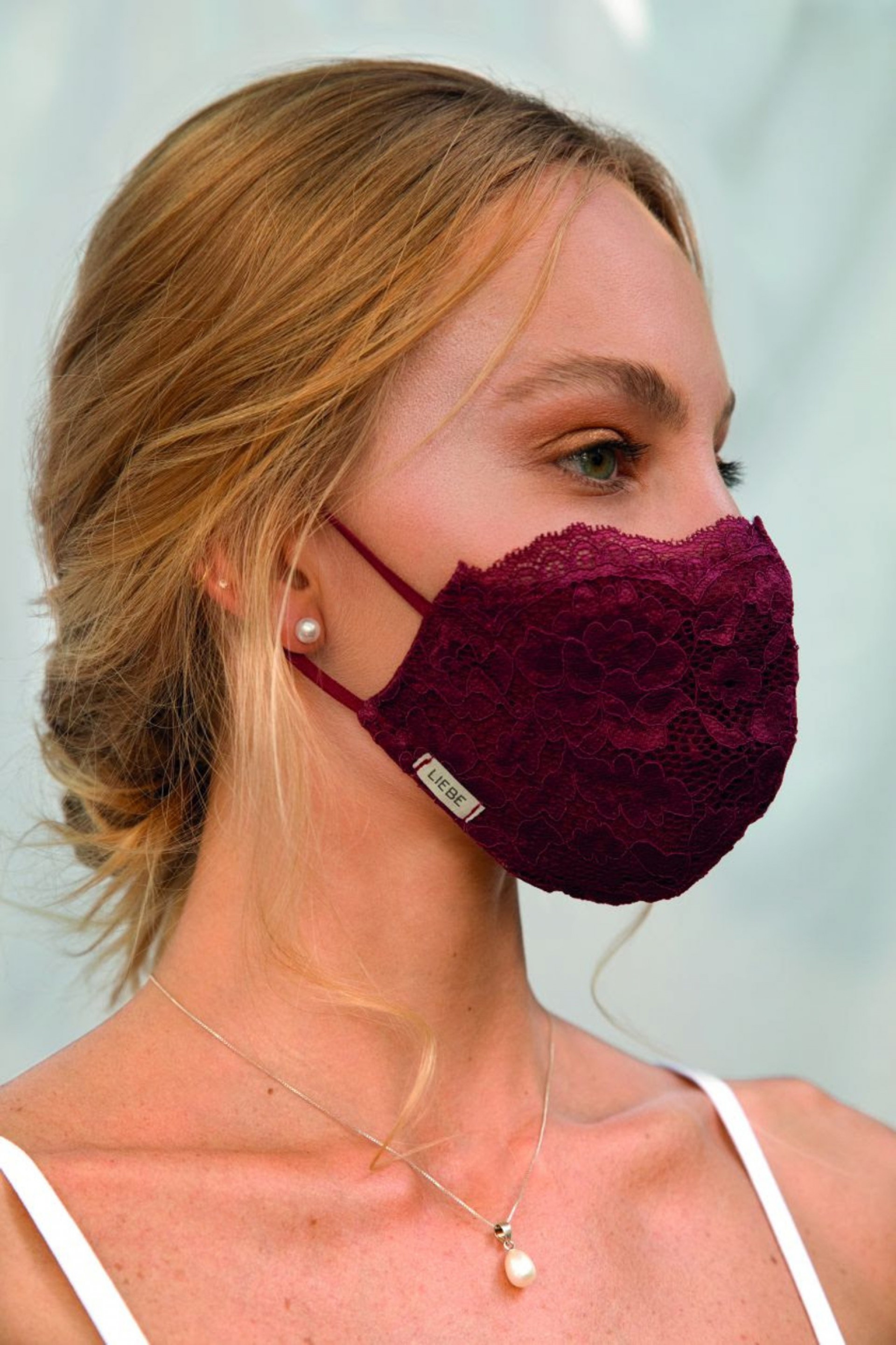 A Liebe doou 7 mil máscaras no começo da pandemia, mas viu os pedidos pelo produto aumentarem e passou a fabricar com renda e tecido de algodão que promete eliminar 99% do vírus da Covid-19(Foto: Divulgação)