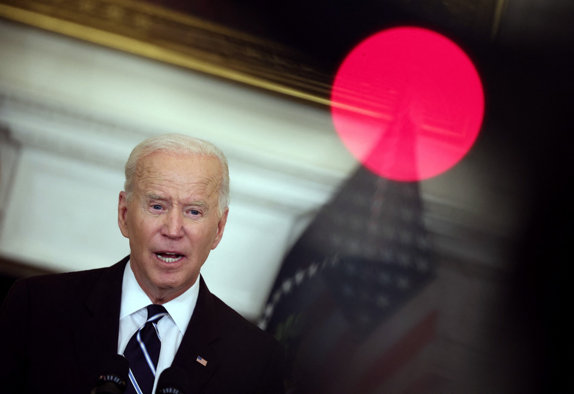 WASHINGTON, DC - 09 de setembro: O presidente dos EUA Joe Biden fala sobre o combate à pandemia de coronavírus no State Dining Room da Casa Branca em 9 de setembro de 2021 em Washington, DC. Como a variante Delta continua a se espalhar pelos Estados Unidos, Biden delineou o plano de seis pontos de sua administração, incluindo a exigência de que todos os funcionários federais sejam vacinados contra a Covid-19.(Foto: Kevin Dietsch / Getty Images / AFP)
